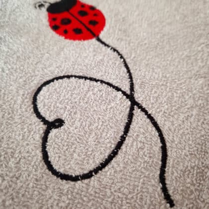 Szerelmes katica kéztörlő (szürke)