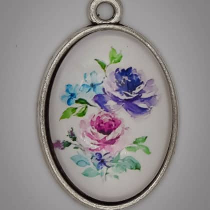 "Julitta" virágos medál