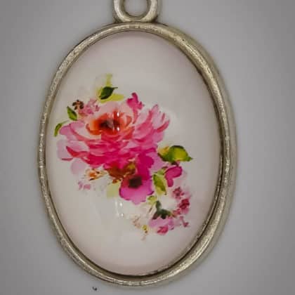 "Kolett" virágos medál