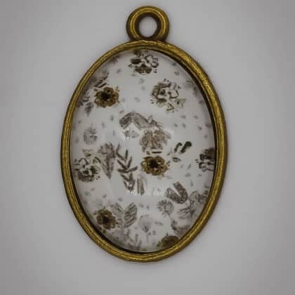 "Hina" virágos medál