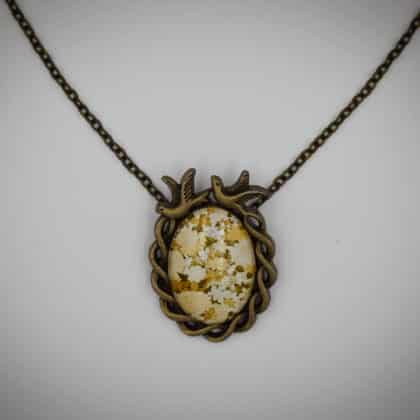 "Cirel" virágos medál lánccal