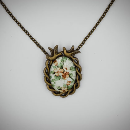 "Briell" virágos medál lánccal