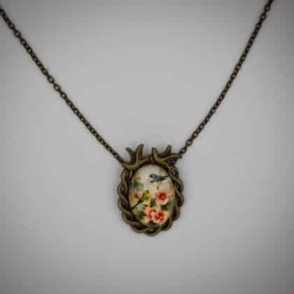 "Serihen" madaras medál lánccal