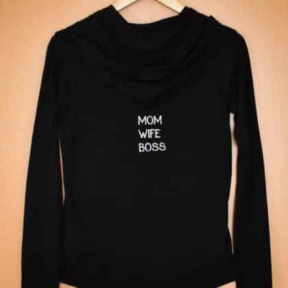 "MomWifeBoss" hosszú ujjú, zipzáros póló