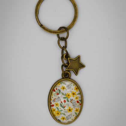 "Hella" virágos kulcstartó